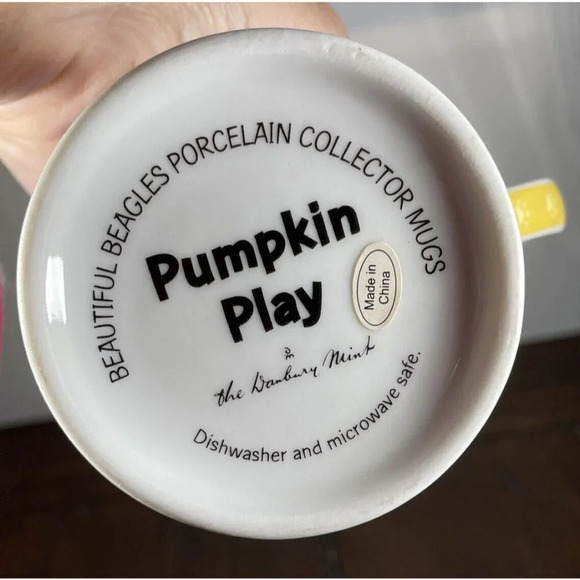Beagle Dog Coffee Collector Mug Cup Pumpkin Play Danbury Mint 4 Inch - Picture 6 of 6